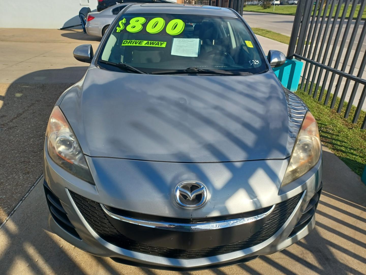 2010 SILVER Mazda MAZDA3 I TOURING (JM1BL1SF6A1) with an 2.0L DOHC EFI 16-valve I4 engine engine, 5-Speed Automatic Overdrive transmission, located at 2001 E. Lancaster, Ft. Worth, 76103, (817) 336-7000, 32.746181, -97.301018 - Photo#3